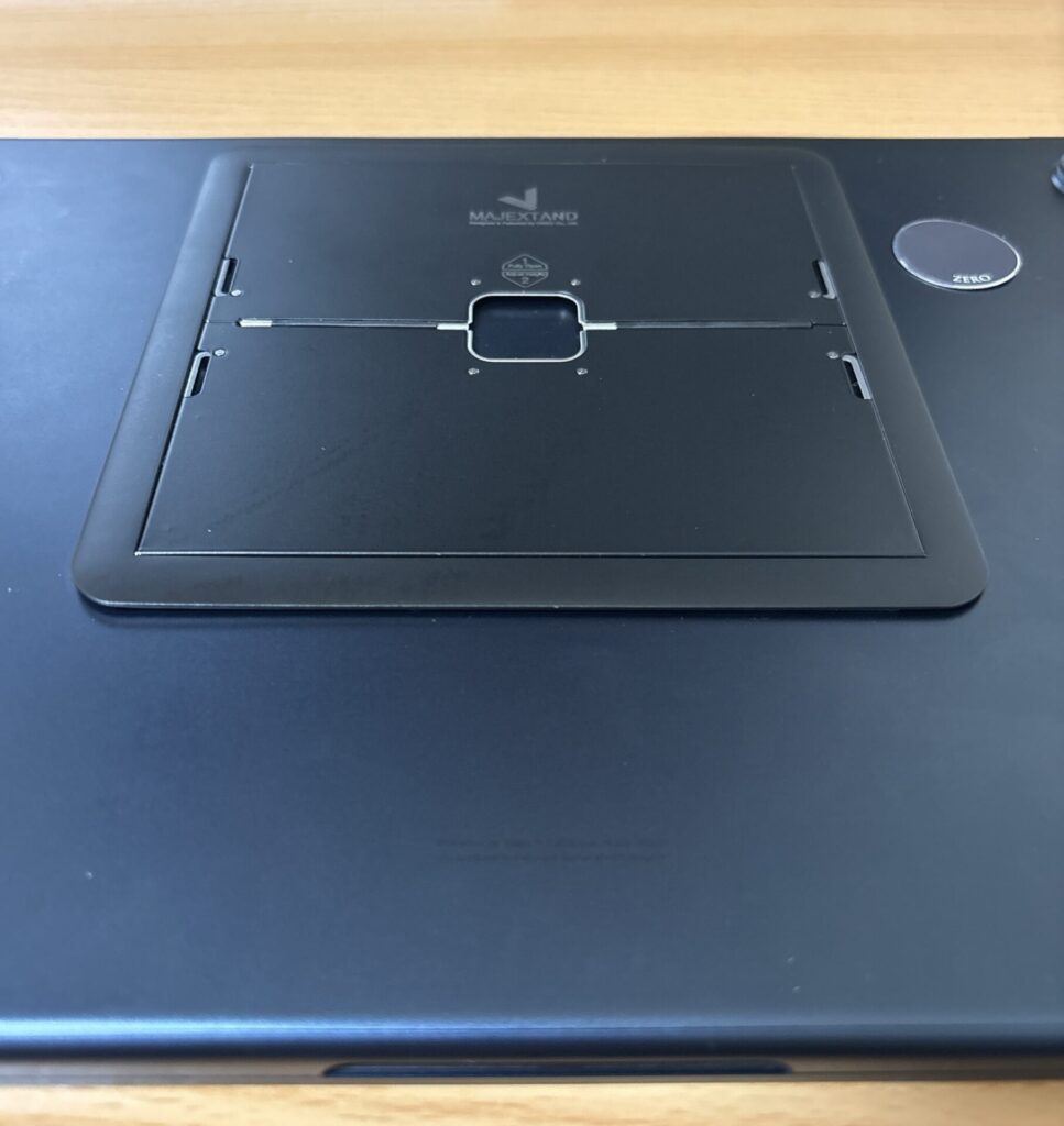 Majextand マジェックスタンドは世界最薄クラスのノートPCスタンド